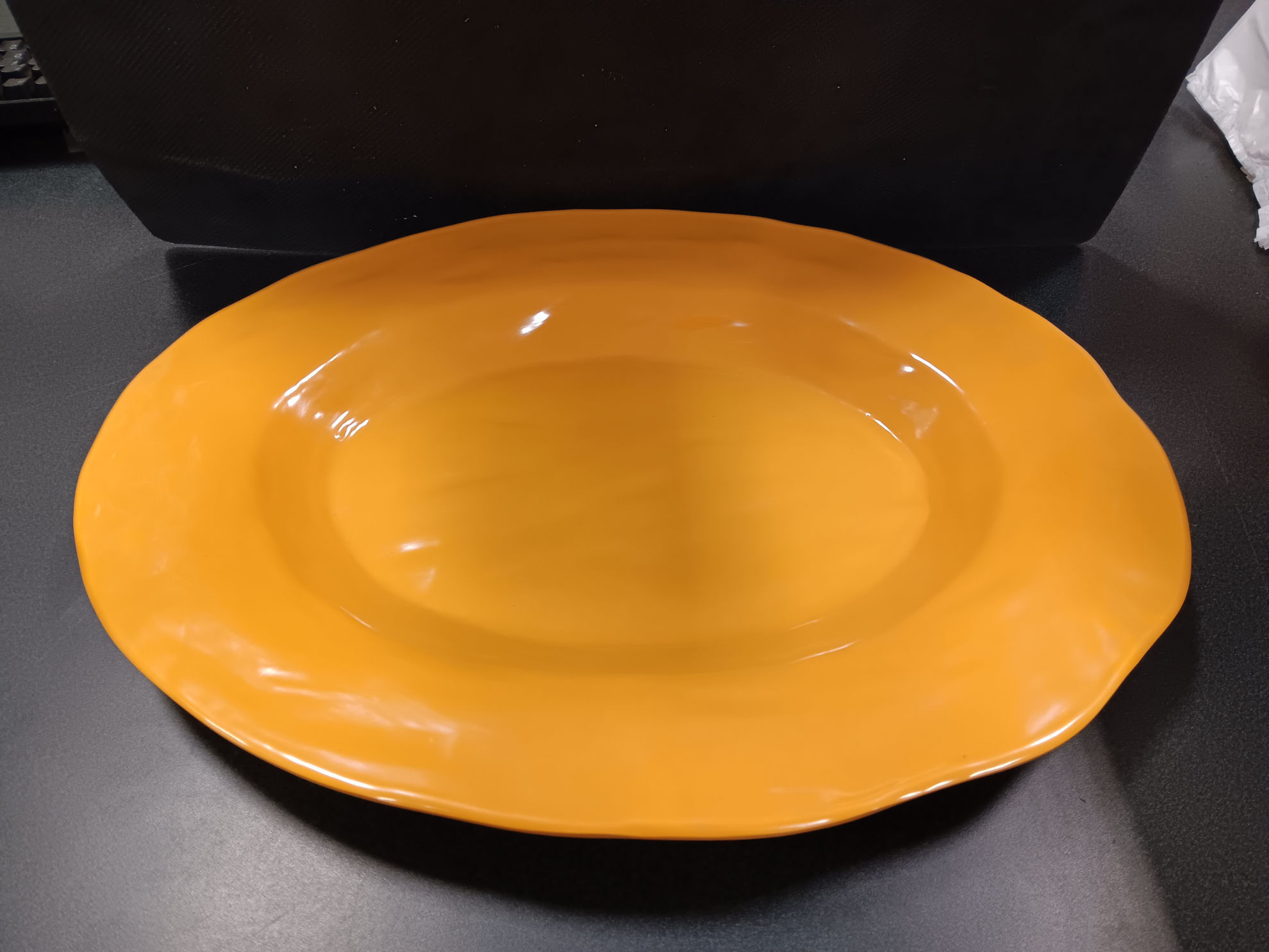 Picture of New Yorker™ Platter, 17-3/4" x 13", oval